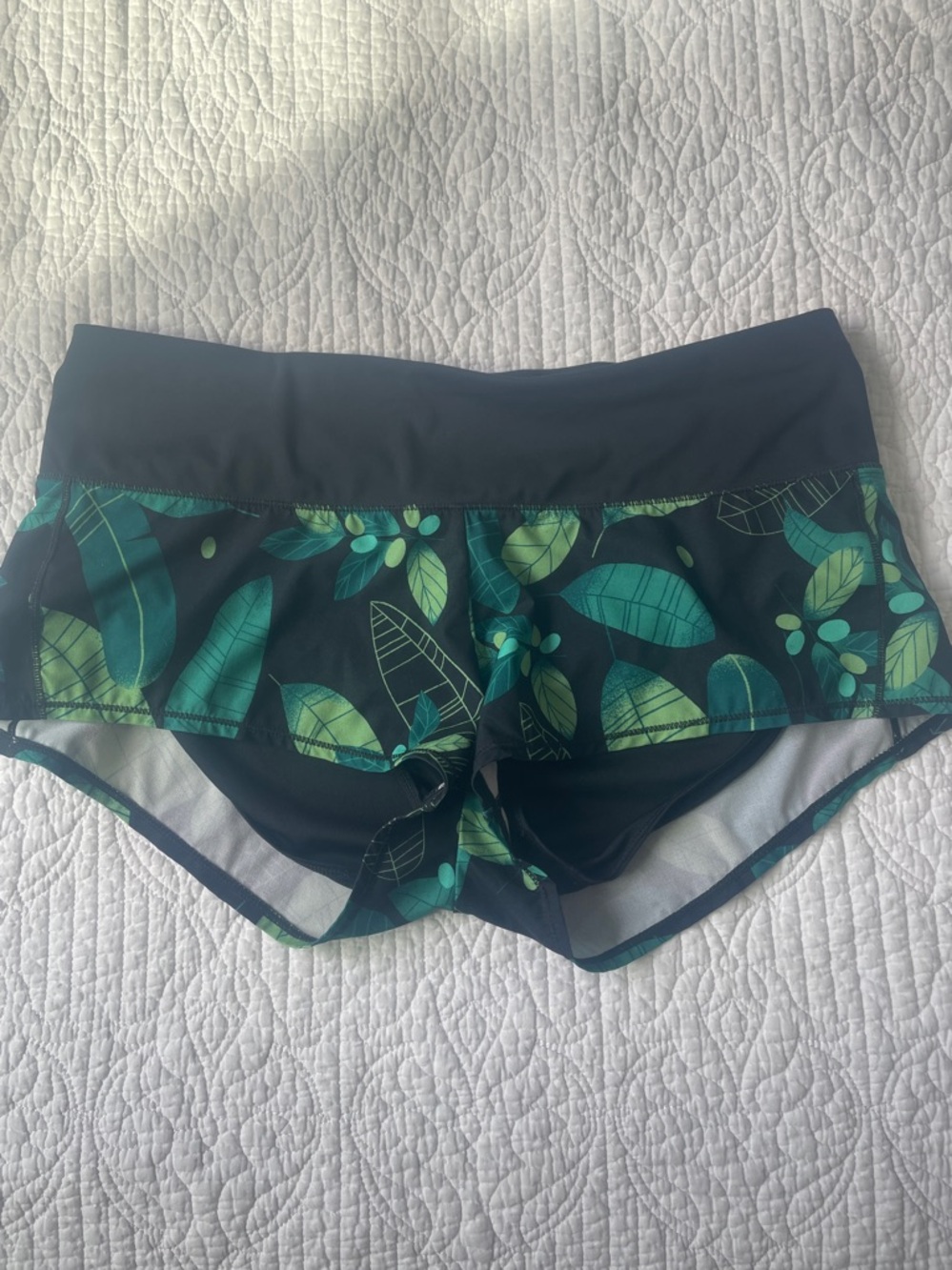 Oiselle Mac Roga Running Shorts Special Edition Green Leaf Print
